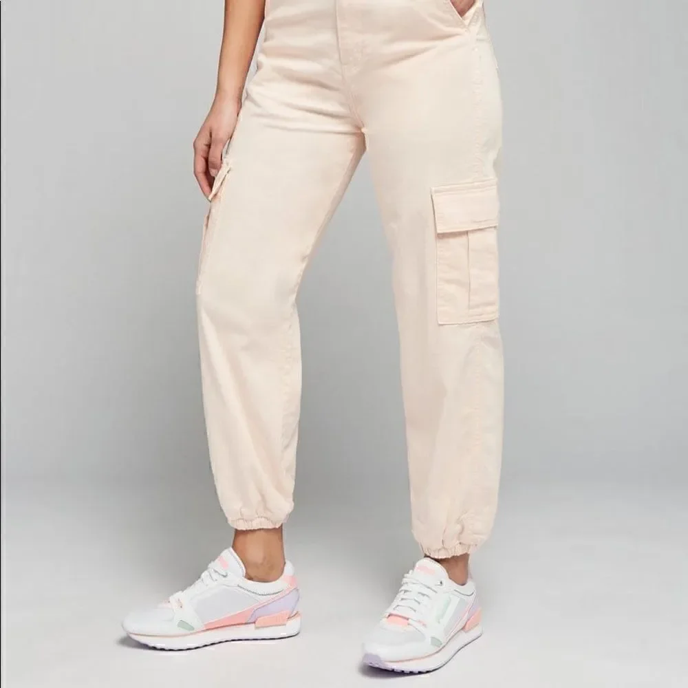 Levi’s High Waisted Cargo Pants Fine Twill Joggers Women’s Size 33 Light Pink